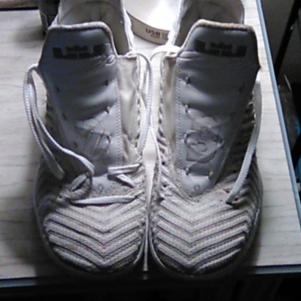 Nike Lebron James 16 Buzz Lightyear